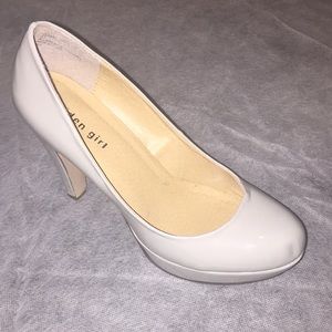 ⭐️⭐️⭐️Madden Girl Light Gray Patent Leather Heels
